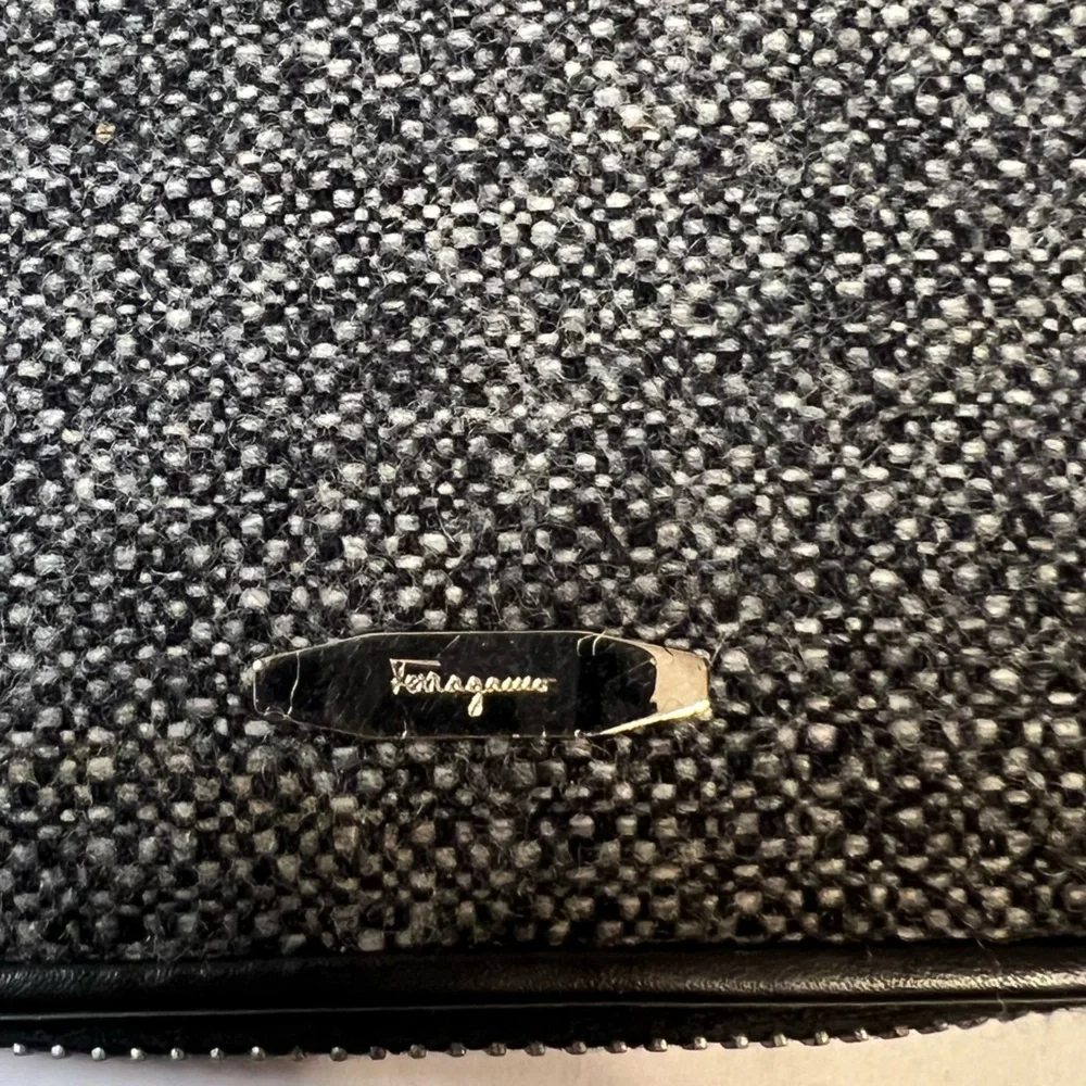 Salvatore Ferragamo,‎ compact zip around wallet